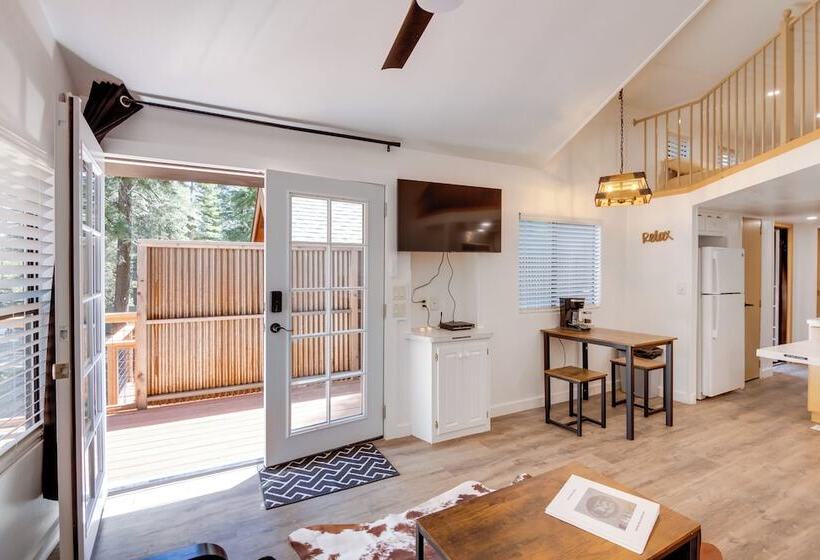 Peaceful Lake Almanor Cabin: Fish, Hunt + Hike!