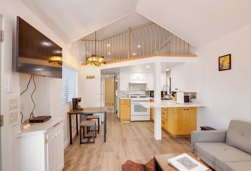 Peaceful Lake Almanor Cabin: Fish, Hunt + Hike!