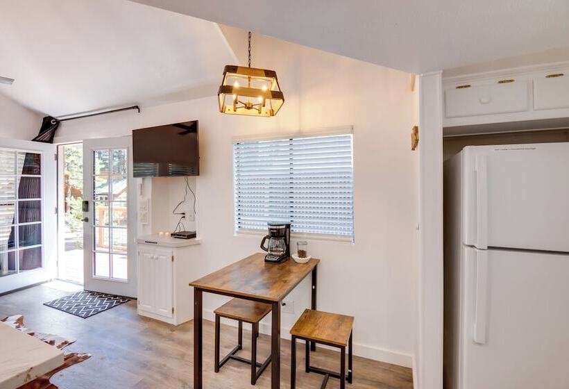 Peaceful Lake Almanor Cabin: Fish, Hunt + Hike!