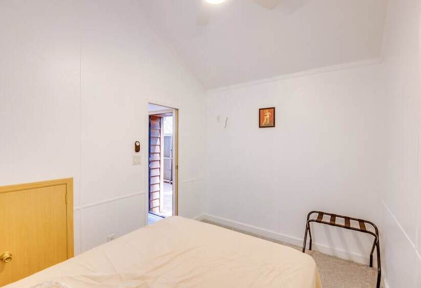 Peaceful Lake Almanor Cabin: Fish, Hunt + Hike!