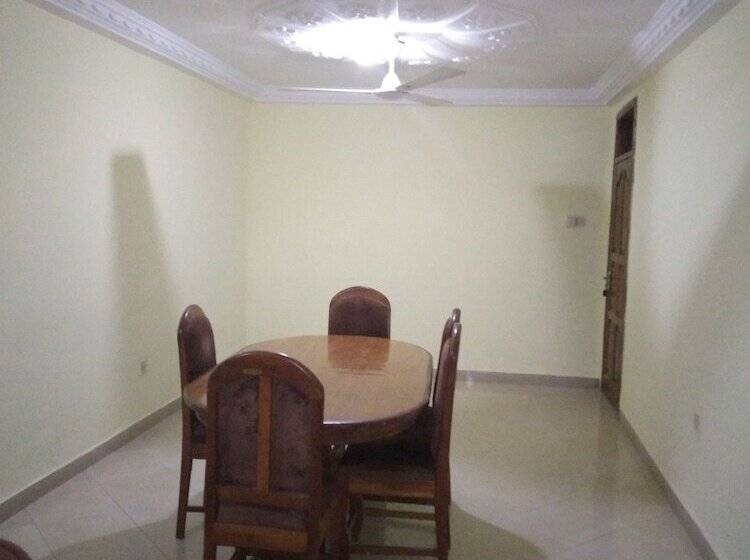 פנסיון Krobia Executive Lodge