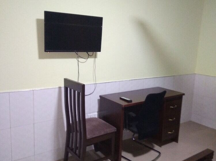 פנסיון Krobia Executive Lodge