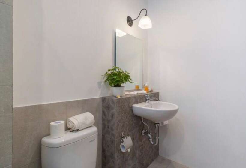 بنسيون Rumah Taman Kutuh