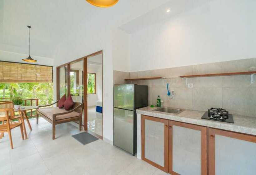 بنسيون Rumah Taman Kutuh