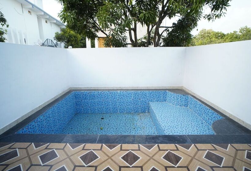 The White Oak Corbett Spa & Resort