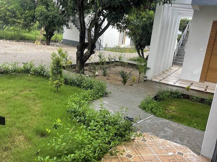 The White Oak Corbett Spa & Resort