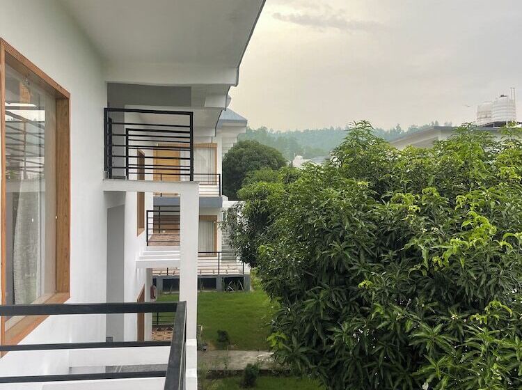 The White Oak Corbett Spa & Resort