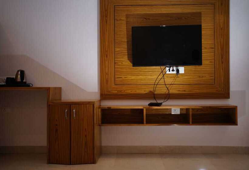 The White Oak Corbett Spa & Resort