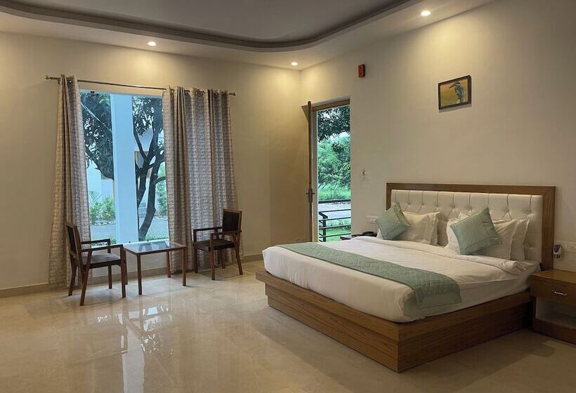 The White Oak Corbett Spa & Resort