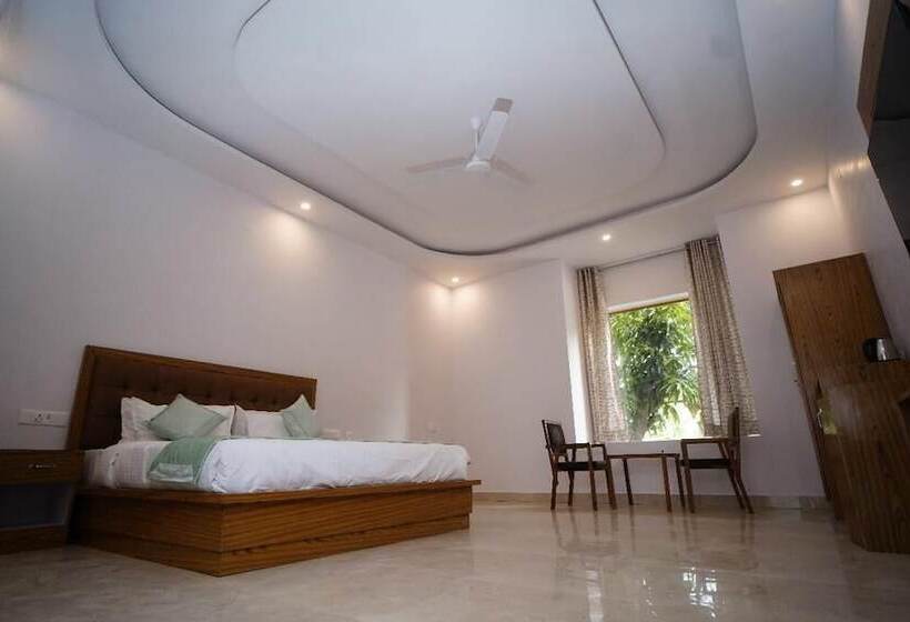 The White Oak Corbett Spa & Resort