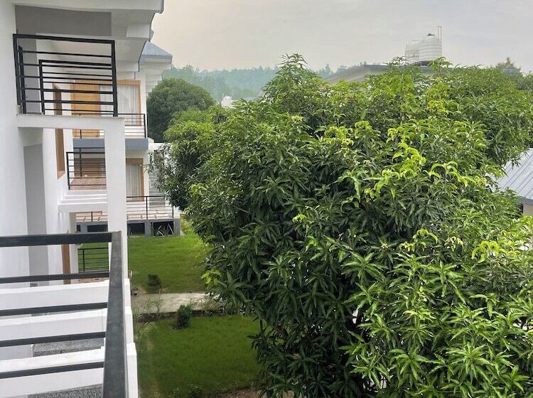 The White Oak Corbett Spa & Resort