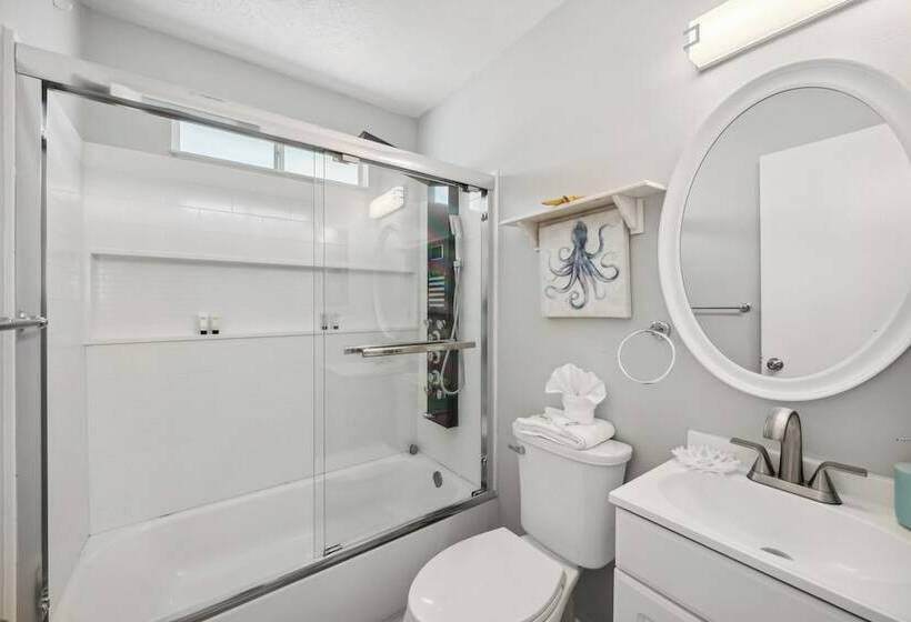 Aqua Horizon By Avantstay Pool, Near The Beach