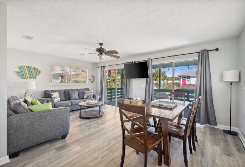 Aqua Horizon By Avantstay Pool, Near The Beach