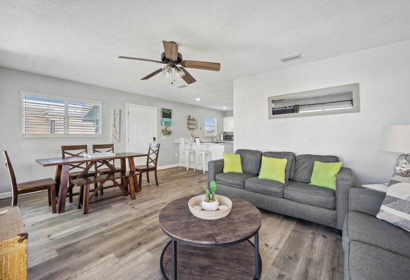 Aqua Horizon By Avantstay Pool, Near The Beach