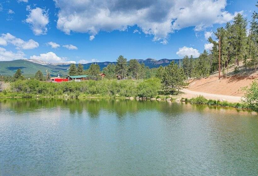 Patio & Hot Tub: Cozy Cabin Retreat In Bailey!