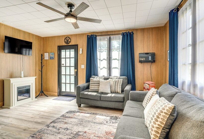 Patio & Hot Tub: Cozy Cabin Retreat In Bailey!