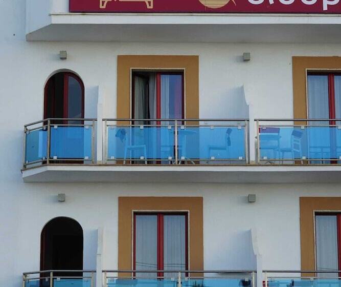 B&b Marina Sleep And Ship