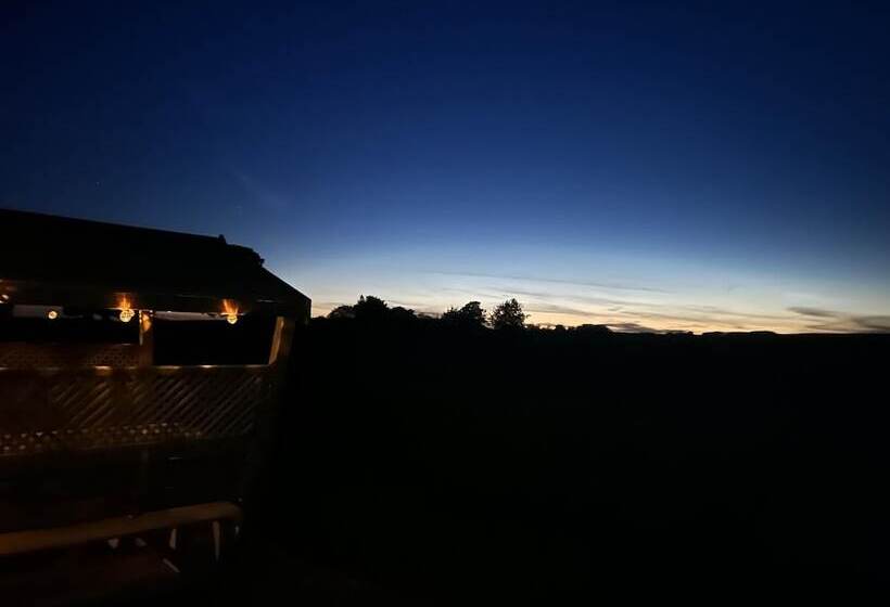 Stunning Shepherdhut/woodburner/openviews/barbeque