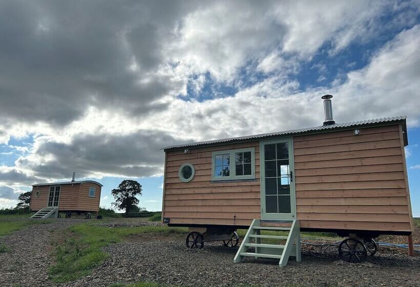 Stunning Shepherdhut/woodburner/openviews/barbeque