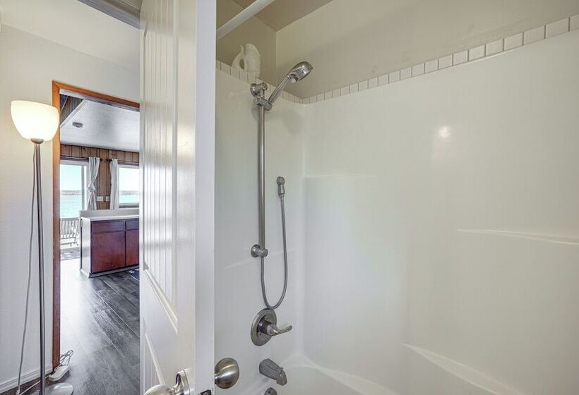 Oceanfront Cottage W/ Patio & Views In Birch Bay!