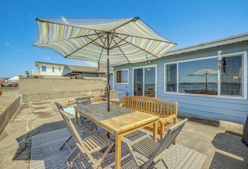 Oceanfront Cottage W/ Patio & Views In Birch Bay!