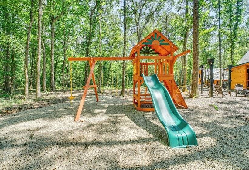 Broken Bow Cabin Near Choctaw Casino: Hot Tub!