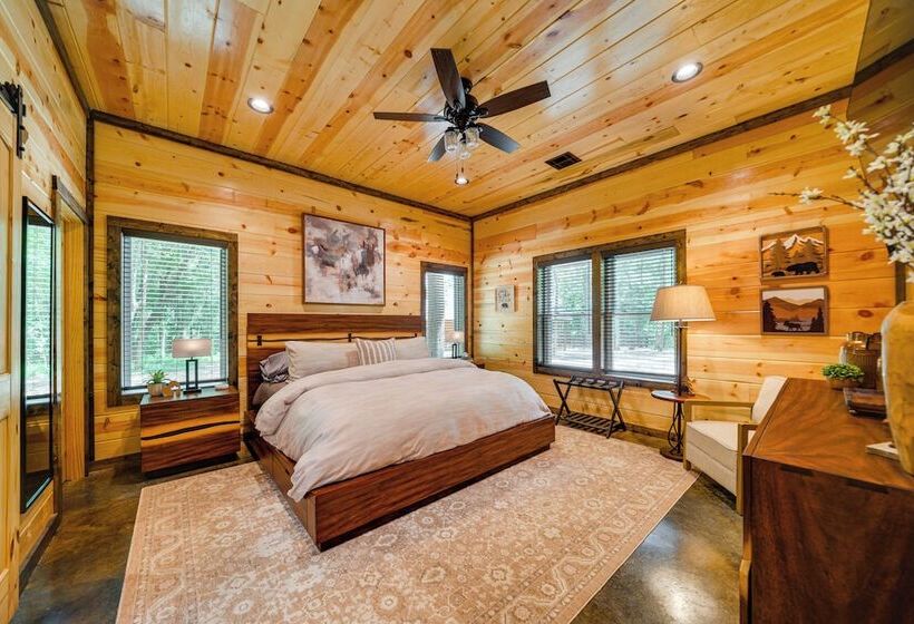 Broken Bow Cabin Near Choctaw Casino: Hot Tub!