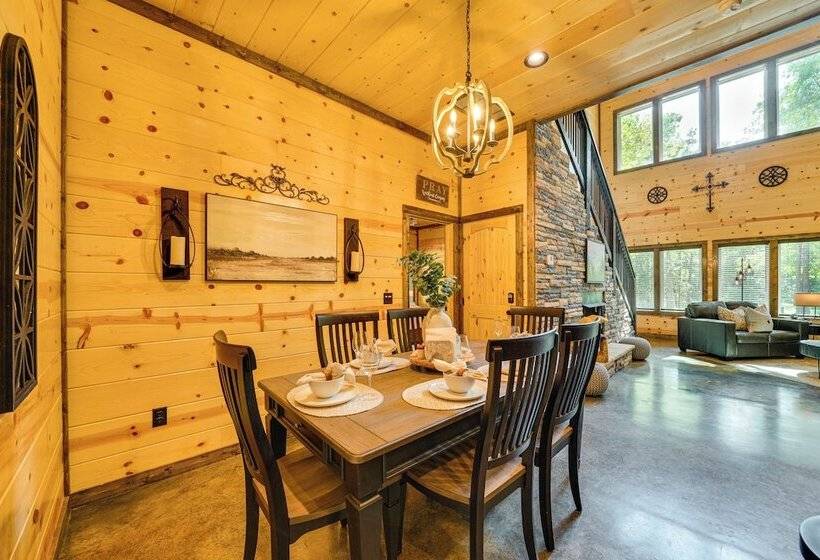 Broken Bow Cabin Near Choctaw Casino: Hot Tub!