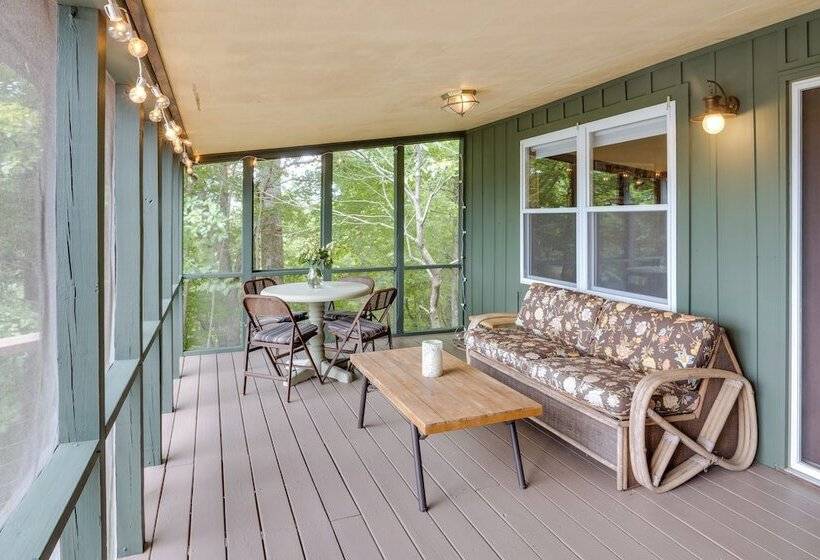 Center Hill Couples Retreat Cabin: Lake View, Deck