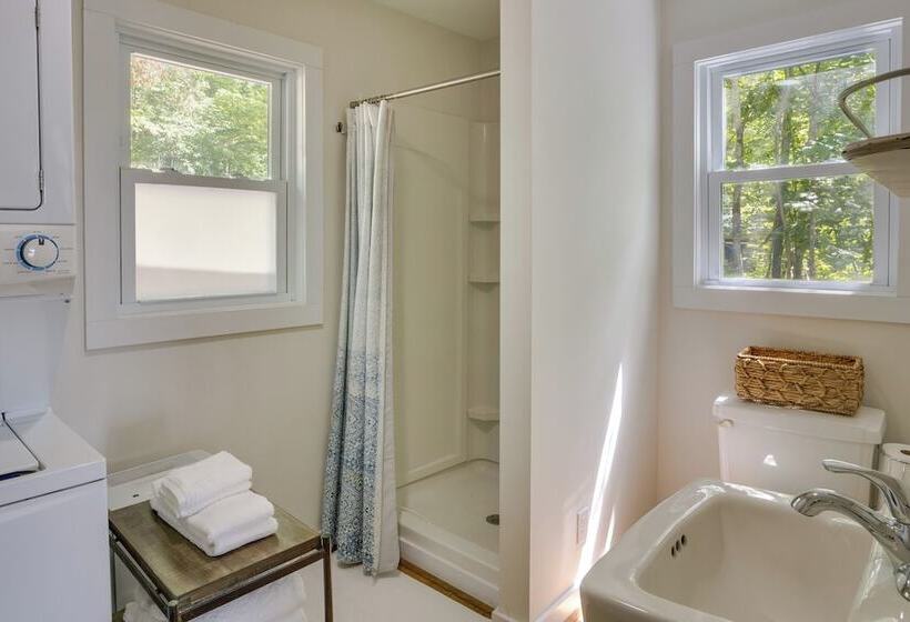 Center Hill Couples Retreat Cabin: Lake View, Deck