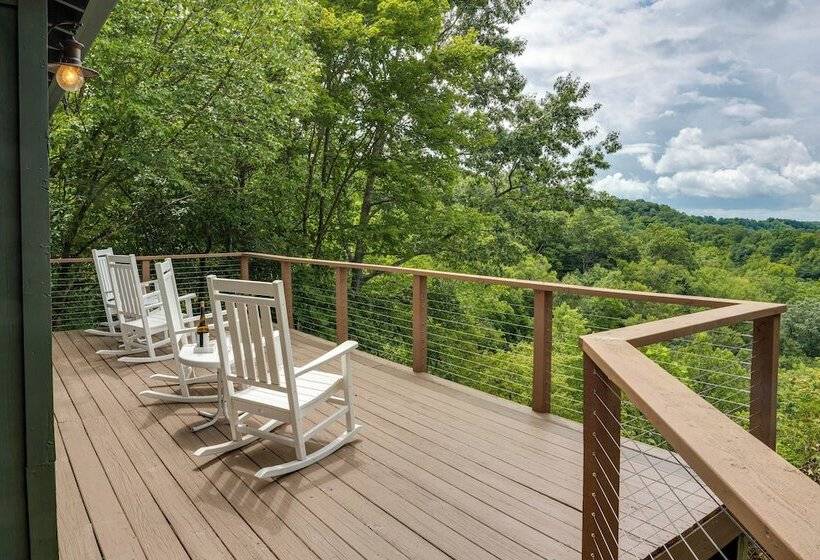 Center Hill Couples Retreat Cabin: Lake View, Deck