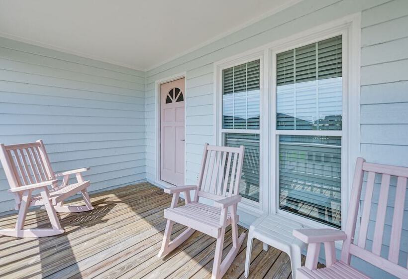 Canal Front Home W/ Deck: Walk To Holden Beach!