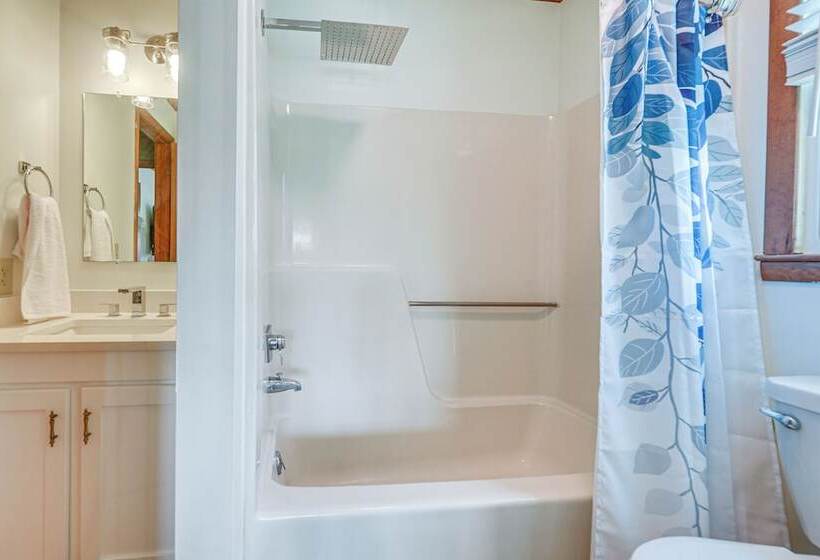 Canal Front Home W/ Deck: Walk To Holden Beach!