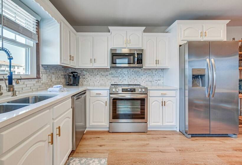 Canal Front Home W/ Deck: Walk To Holden Beach!