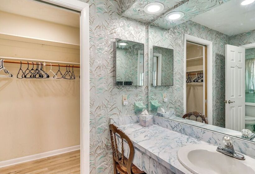 Canal Front Lake Placid Home W/ Boat Dock & Lift!