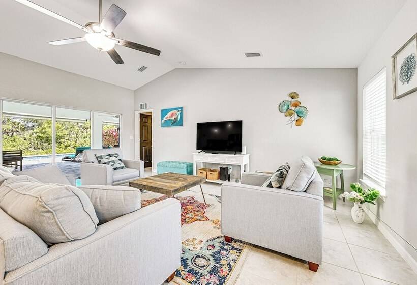 Saltwater Pool & Game Room: Gulf Coast Retreat