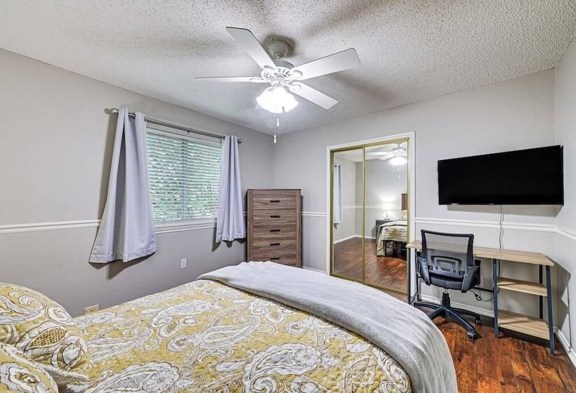 10 Mi To Lake Lewisville: Carrollton Home W/ Pool