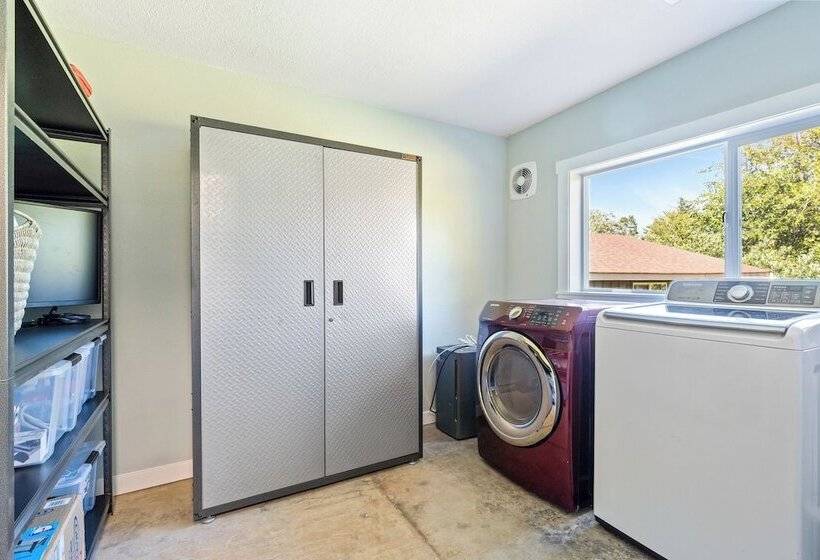 1/2 Mi To Ocean: Copalis Beach Hideaway!