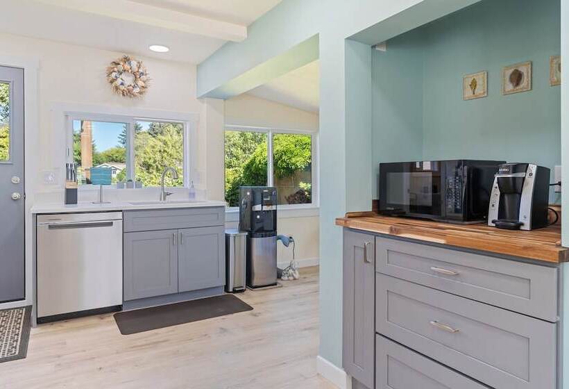 1/2 Mi To Ocean: Copalis Beach Hideaway!