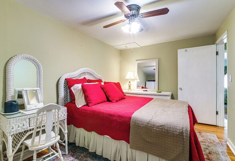 Charming Country Home W/ Yard   14 Mi To Ole Miss!