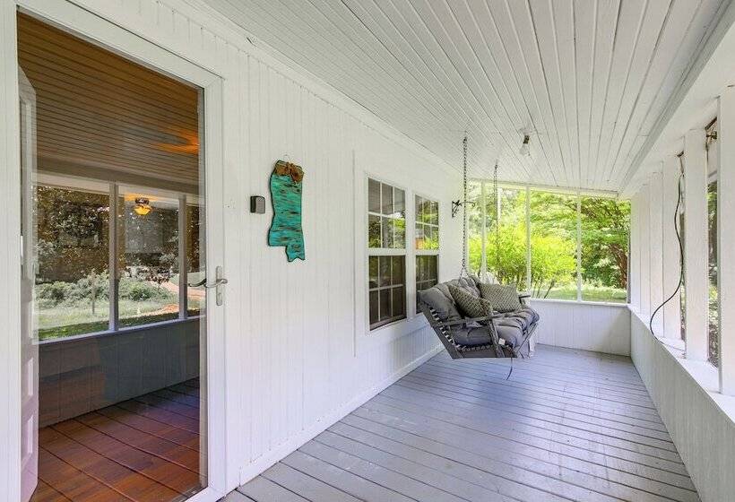 Charming Country Home W/ Yard   14 Mi To Ole Miss!