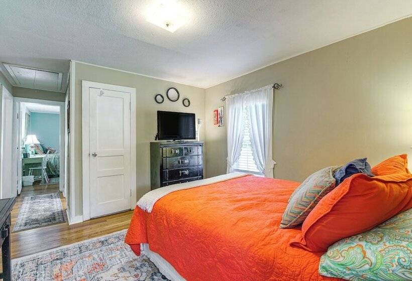 Charming Country Home W/ Yard   14 Mi To Ole Miss!