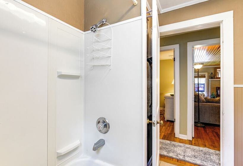 Charming Country Home W/ Yard   14 Mi To Ole Miss!