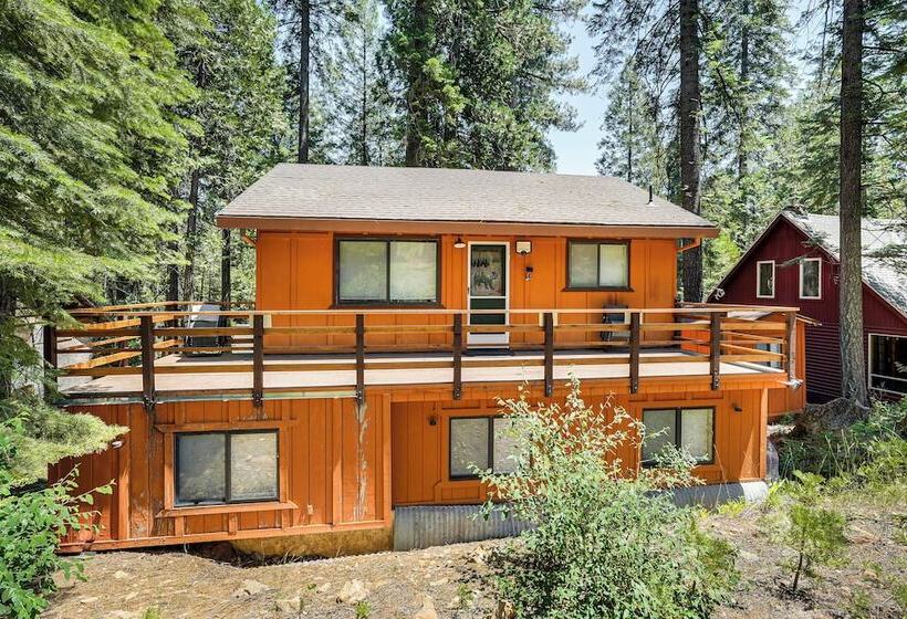 Long Barn Cabin W/ 2 Decks Near Skiing!