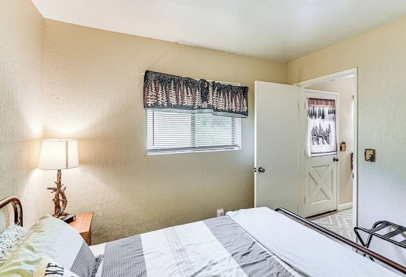 Long Barn Cabin W/ 2 Decks Near Skiing!