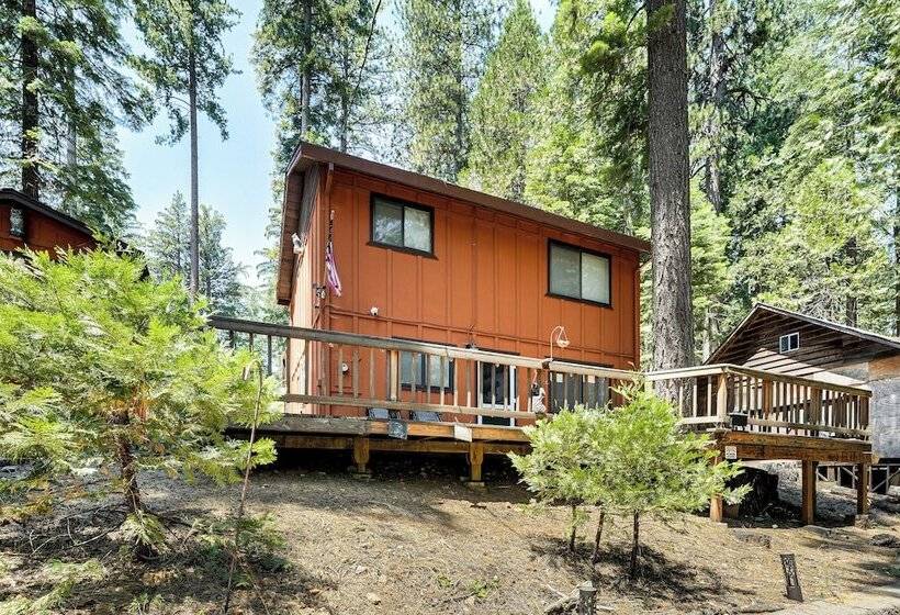 Long Barn Cabin W/ 2 Decks Near Skiing!