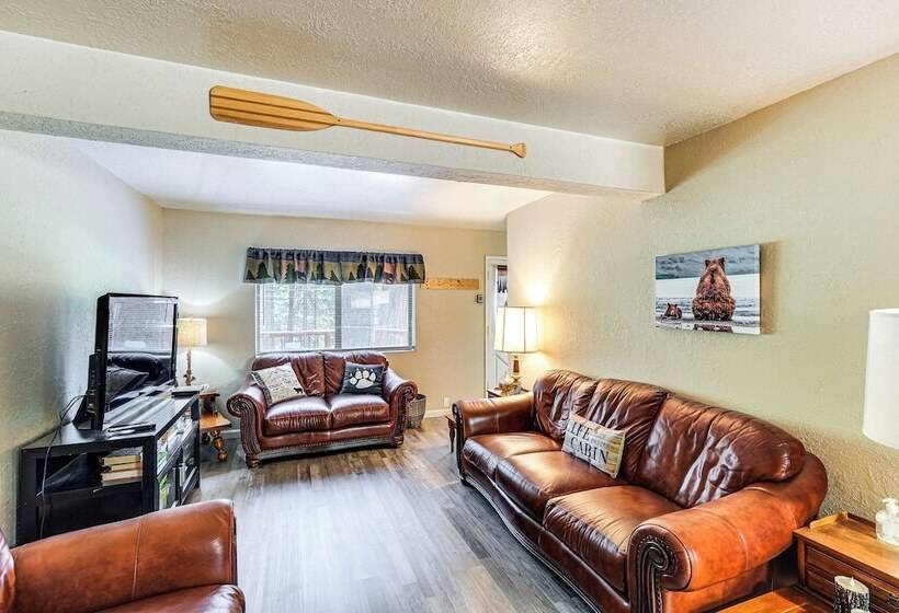 Long Barn Cabin W/ 2 Decks Near Skiing!