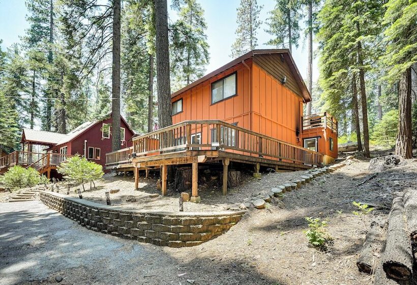 Long Barn Cabin W/ 2 Decks Near Skiing!