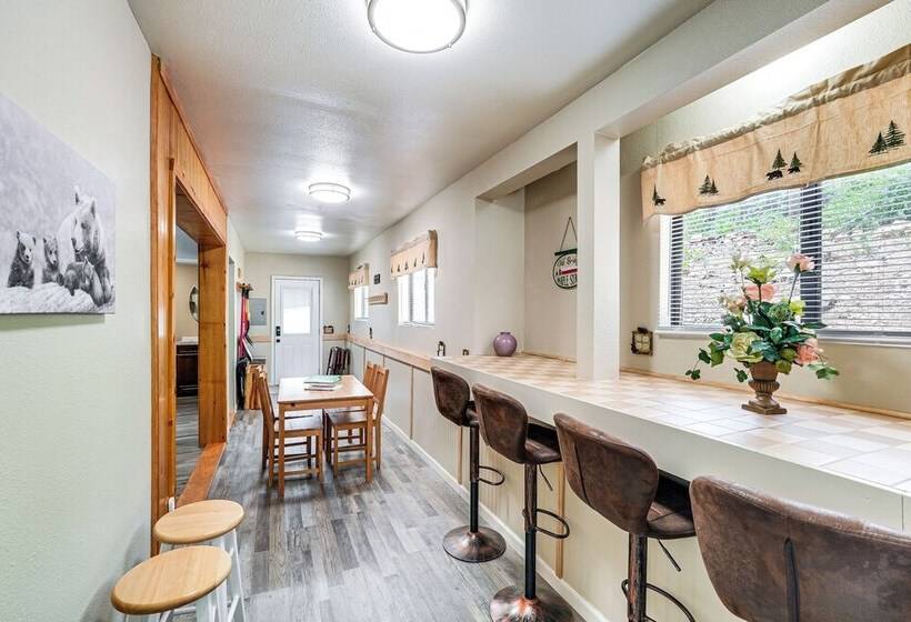 Long Barn Cabin W/ 2 Decks Near Skiing!