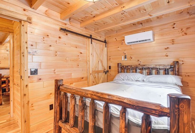 Chillicothe Cabin Near Hocking Hills State Park!